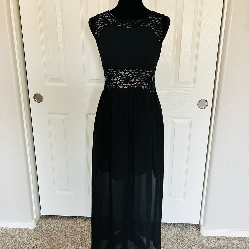 SWEET STORM Sleeveless Long Cutout Lace Dress